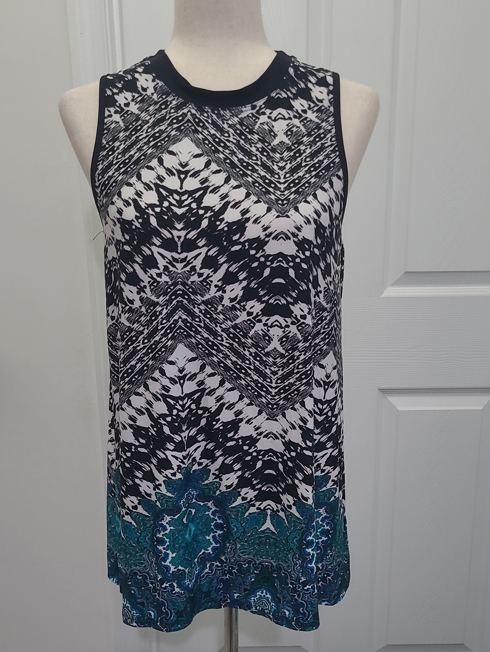 AB Studio Swing Sleeveless Printed Tank Top in Black and Teal